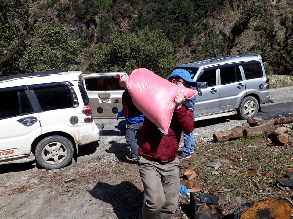 असाहय परिवारलाई सांसदको राहात