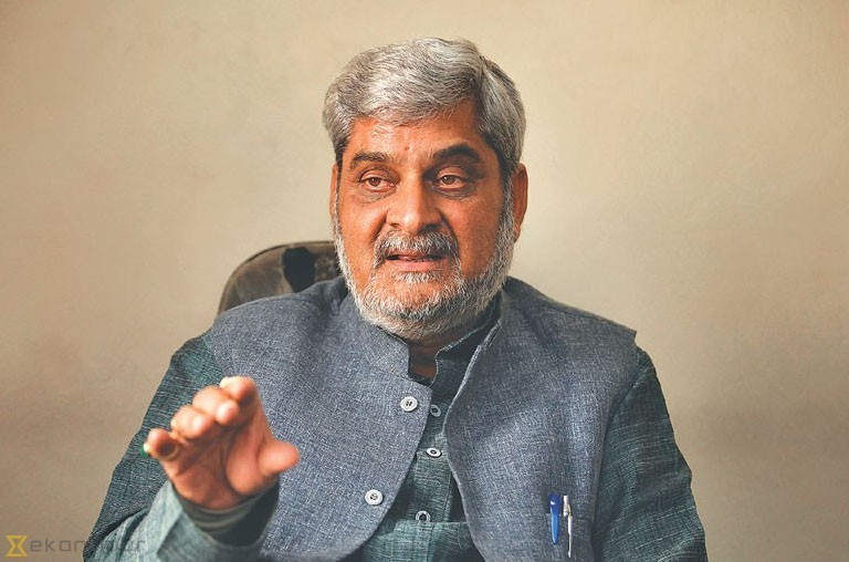 कोरोना खोप खरिदमा कुनै चलखेल नहुने मन्त्री त्रिपाठीको दावी