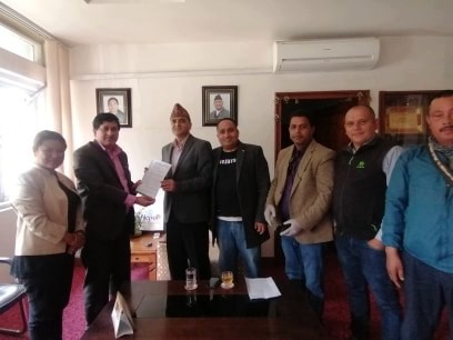 पर्यटन व्यबसायी व्दारा दुई प्रतिशत व्याजमा २० लाख कर्जा माग