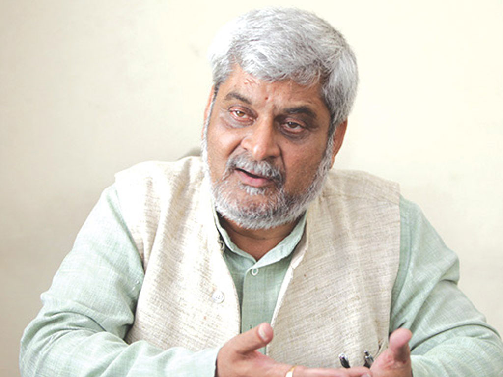 कोभिड–१९ को रोकथाम, उपचार र नियन्त्रणका लागि नयाँ कदम आवश्यक : मन्त्री त्रिपाठी