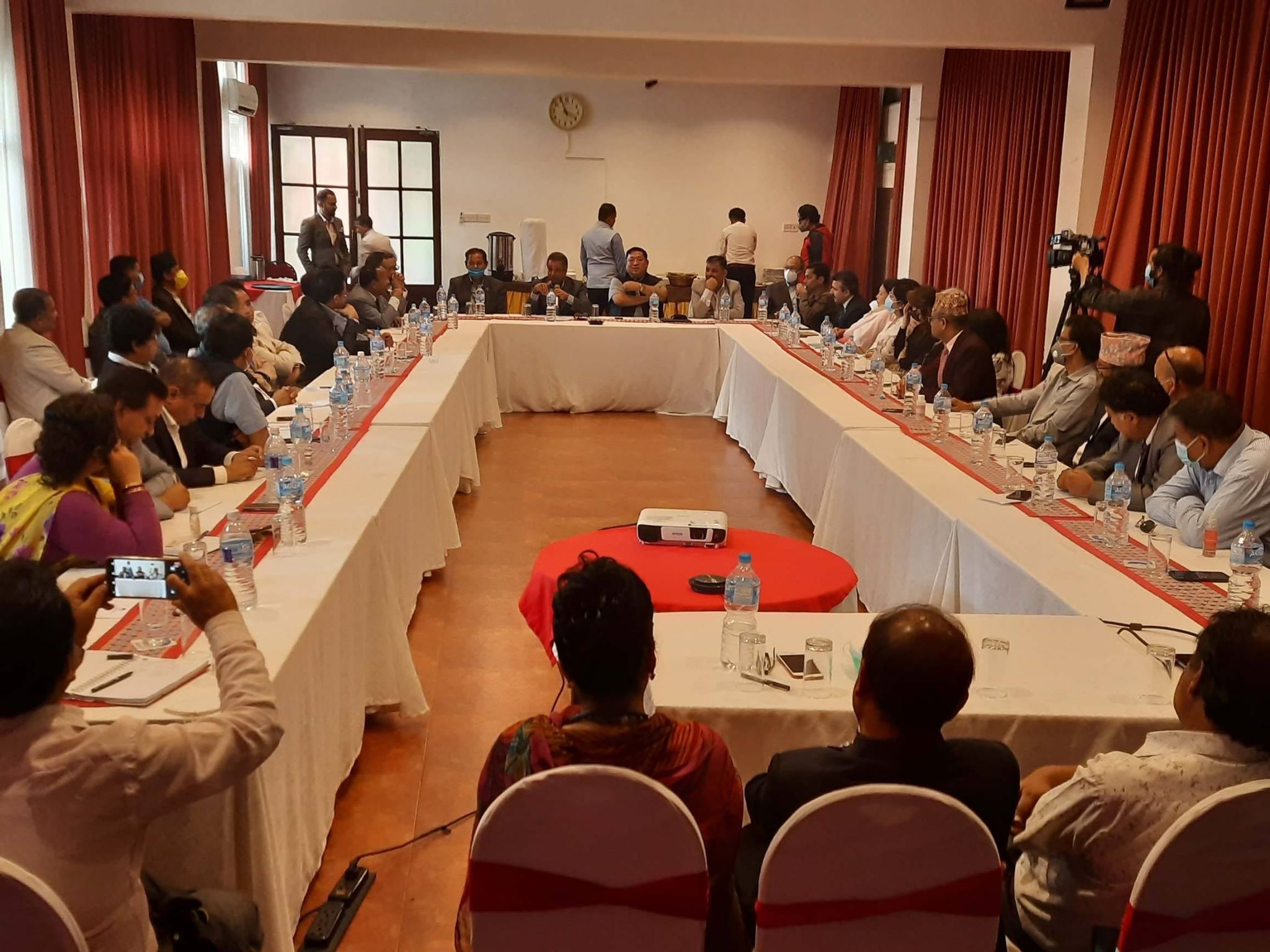 कोभिडका कारण विद्यालय सञ्चालकलाई शिक्षक व्यबस्थापनमा समस्या रहेको