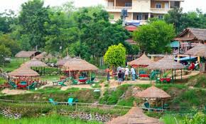 पर्यटकीय नगरी सौराहाका होटल तथा रेष्टुराँ आजबाट सञ्चालनमा