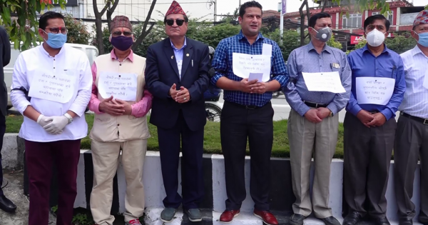 नेपालमा उत्पादन हुने औषधिहरु विदेशबाट ल्याउन बन्द गर्न माग गर्दै नेपाल औषधि उत्पादन संघ आन्दोलनमा