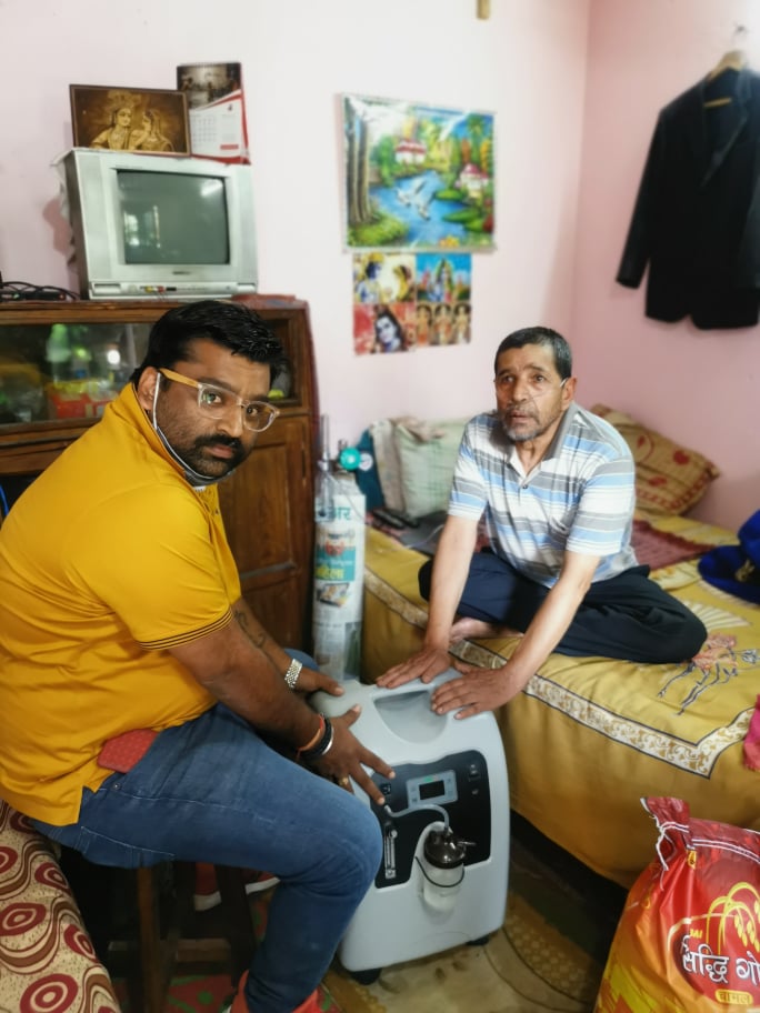 फोक्सोको समस्यामा रहेका सिलवाललाई सिलिण्डर सहयोग
