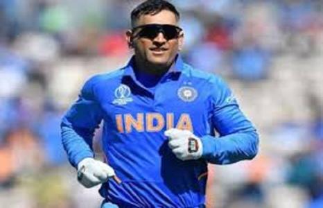 भारतीय क्रिकेट टोलीका पूर्वकप्तान महेन्द्र सिंह धोनीले लिए अन्तर्राष्ट्रिय क्रिकेटबाट सन्यास