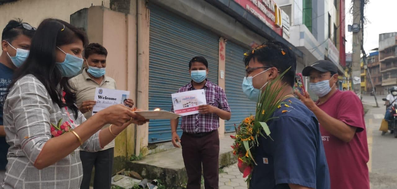 लायन्स क्लब समर्पणद्धारा कोरोना योद्धा डा रोशन झाको भव्य स्वागत (तस्बिरसहित)