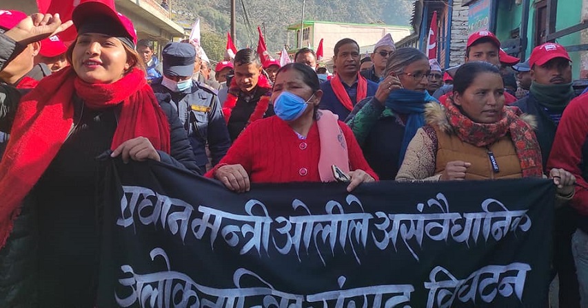 प्रधानमन्त्री विरुद्ध मुख्यमन्त्री नै सडकमा !