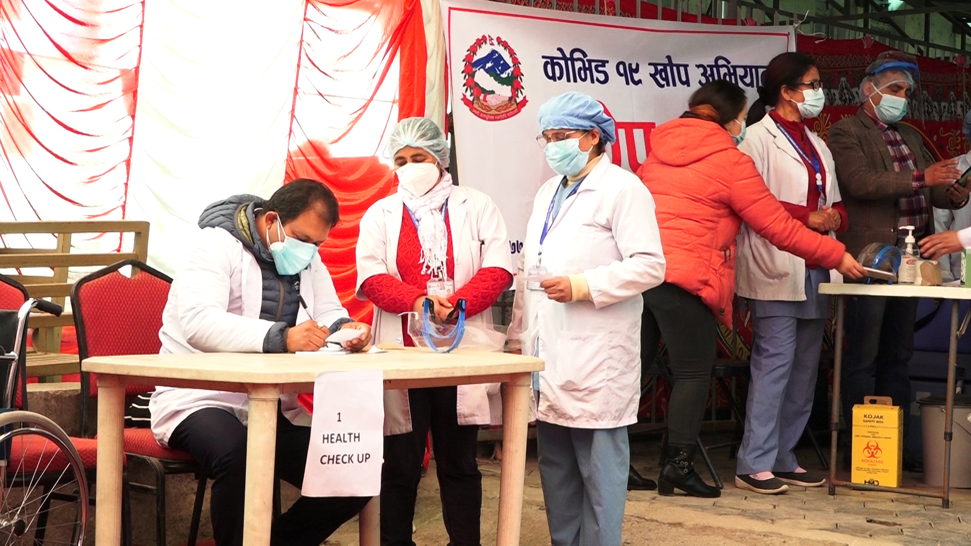 कोरोना खोप सुरक्षित भएकाले निश्चिन्त भएर खोप लगाउन स्वास्थ्यकर्मीहरुको सुझाव