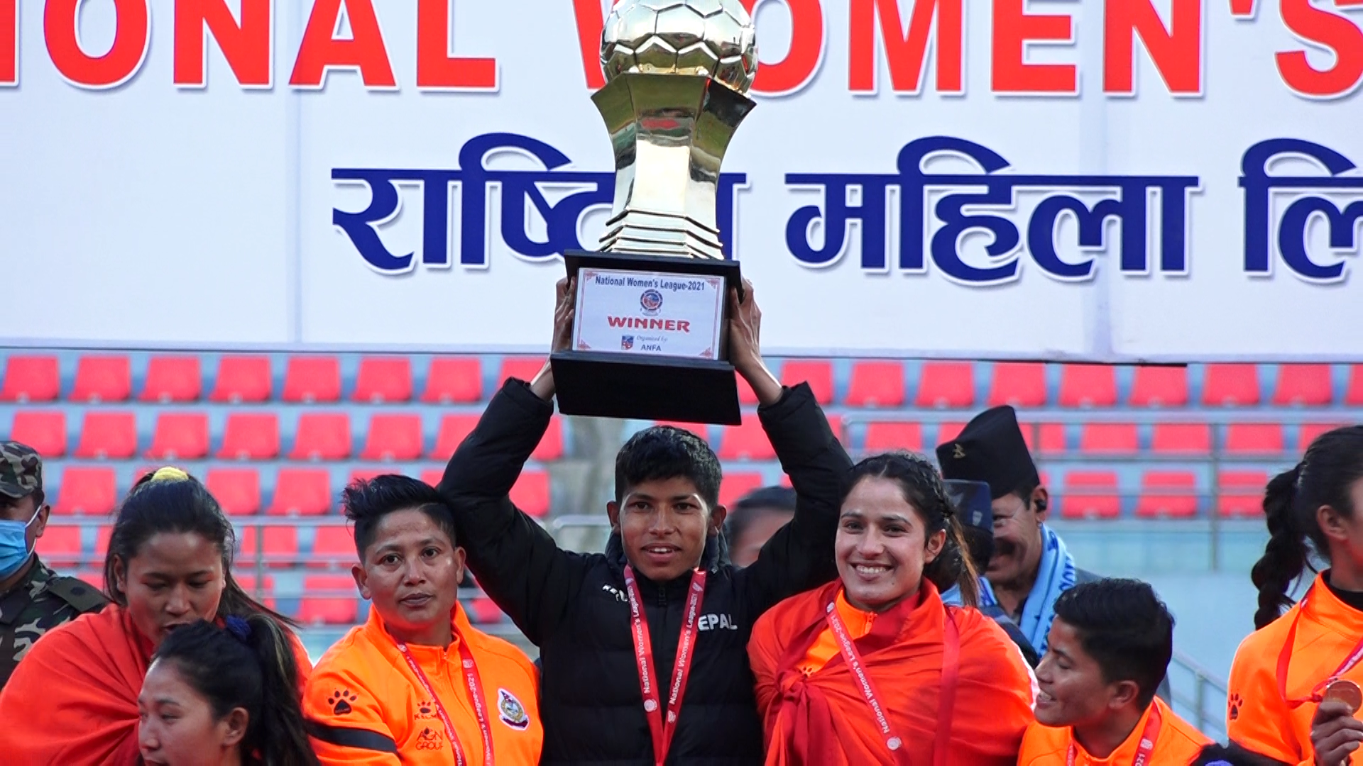 राष्ट्रिय महिला लिग फुटबलको उपाधि एपीएफ क्लबले उचाल्यो