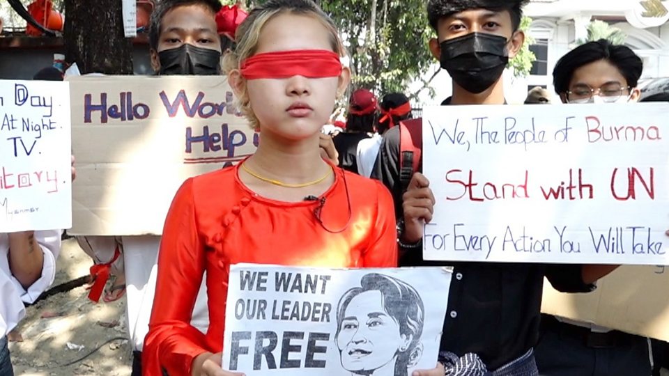 म्यानमारमा आन्दोलनमा दुई प्रदर्शनकारीको मृत्यु , ३० जना घाइते