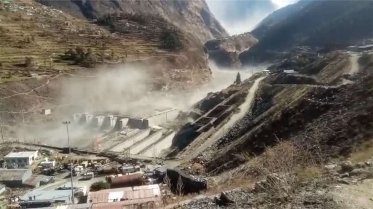 उत्तराखण्डमा हिमनदी फुटेर गएको बाढीमा ७ जनाको मृत्यु