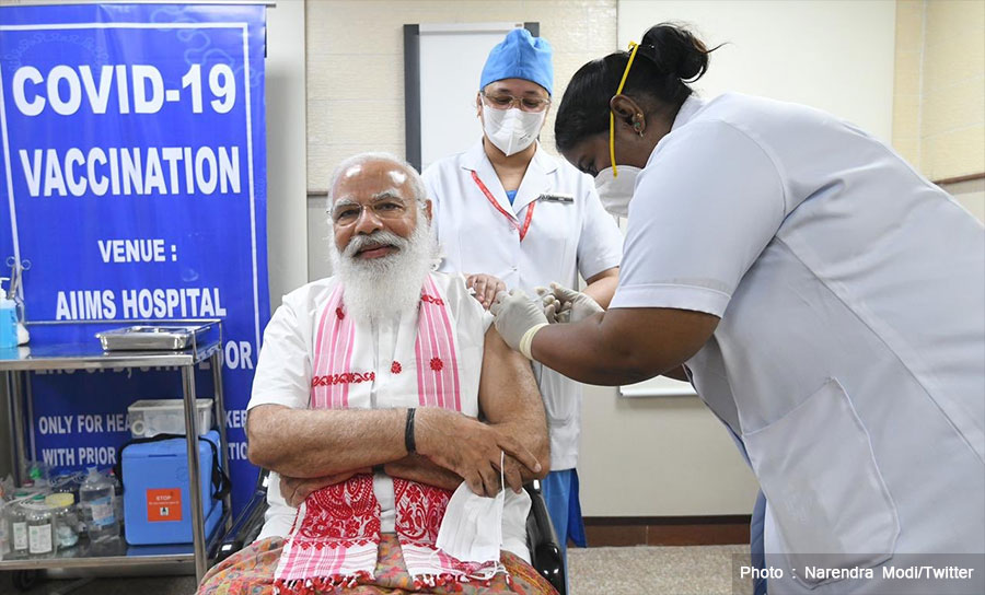 भारतीय प्रधानमन्त्री मोदीले लगाए कोरोनाविरुद्धको दोश्रो डोजको खोप