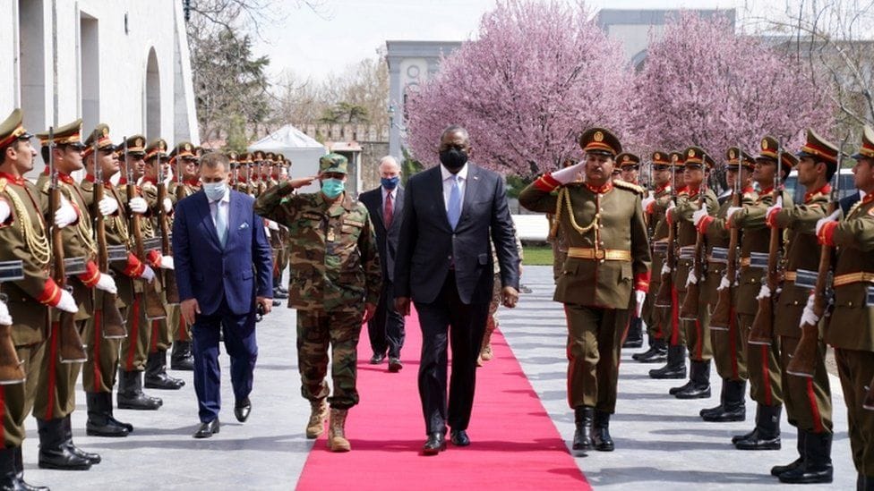 अमेरिकी रक्षामन्त्रीद्वारा अफगानिस्तानको भ्रमण
