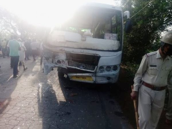 भारतमा बस र टेम्पु ठोक्किँदा १३ को मृत्यु