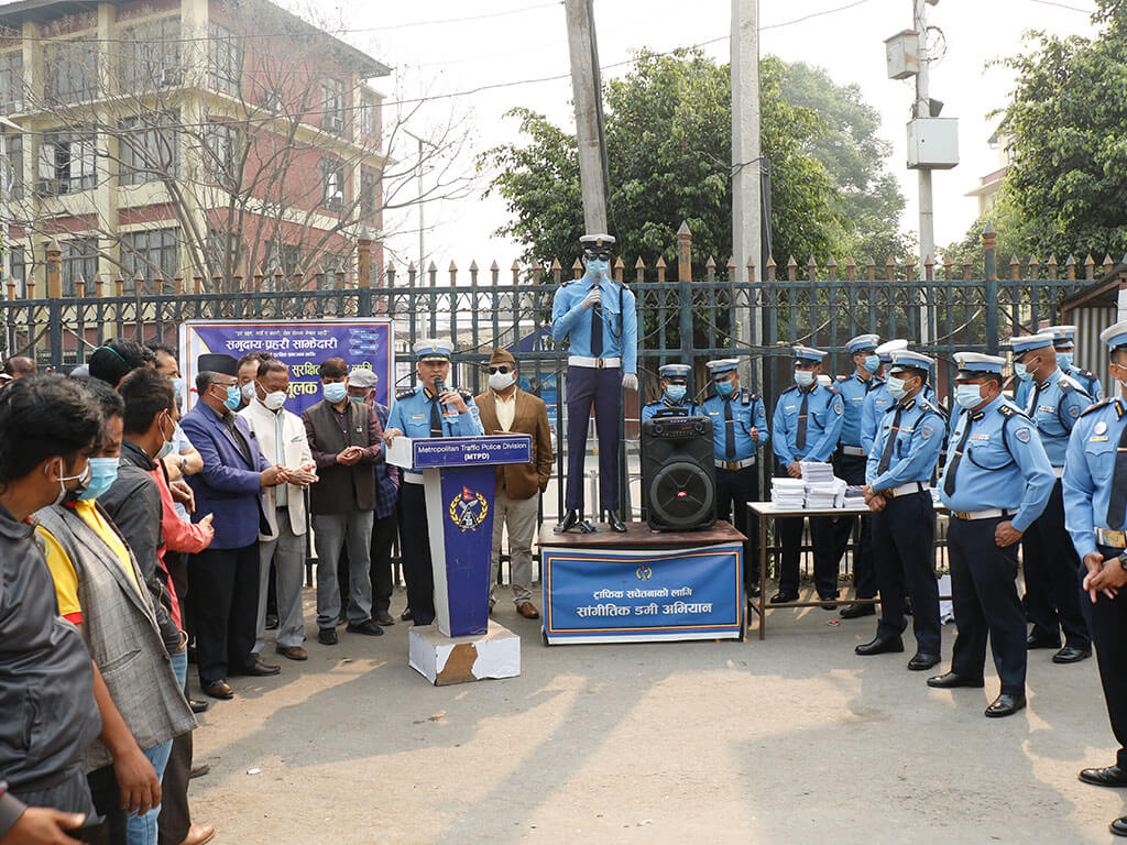 कोरोनाविरुद्ध ट्राफिक प्रहरीले जनचेतना अभियान