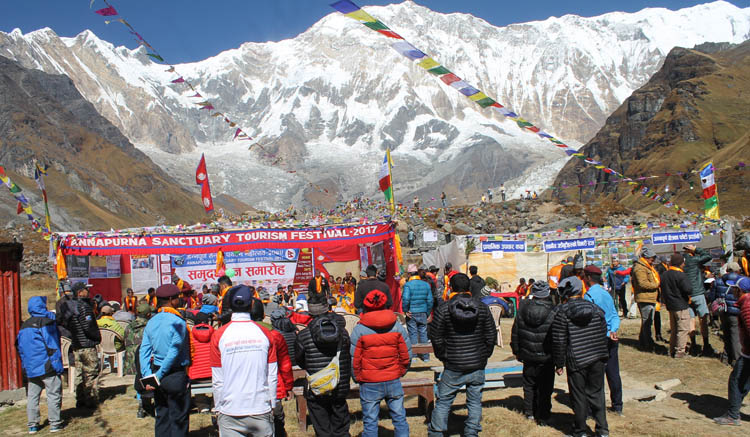 अन्नपूर्ण (प्रथम) हिमालको एकैदिन ६७ जनाले सफल आरोहण गरेर कीर्तिमानी कायम