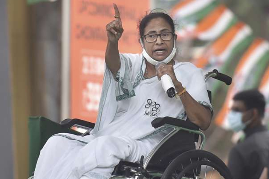 पश्चिम बंगालकी मुख्यमन्त्री बनर्जीलाई एक दिन चुनाव प्रचार गर्न प्रतिबन्ध