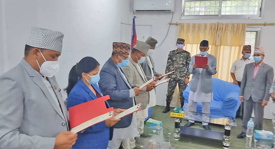 सर्वोच्चद्वारा सुदूरपश्चिम सरकारको मन्त्रिपरिषद्लाई वैधानिकता दिन अस्वीकार