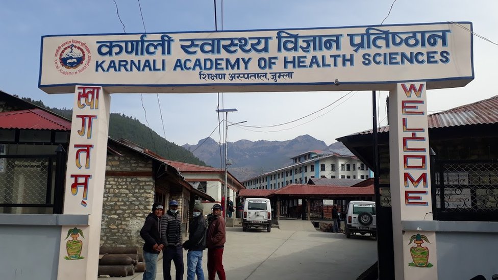कर्णाली स्वास्थ्य विज्ञान प्रतिष्ठानका चिकित्सकसतिहको टोलीले भेरी अस्पतालमा सेवा दिने
