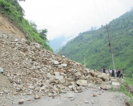 पहिरोले मकवानपुरको सिस्नेबारी सडकखण्ड अवरुद्ध