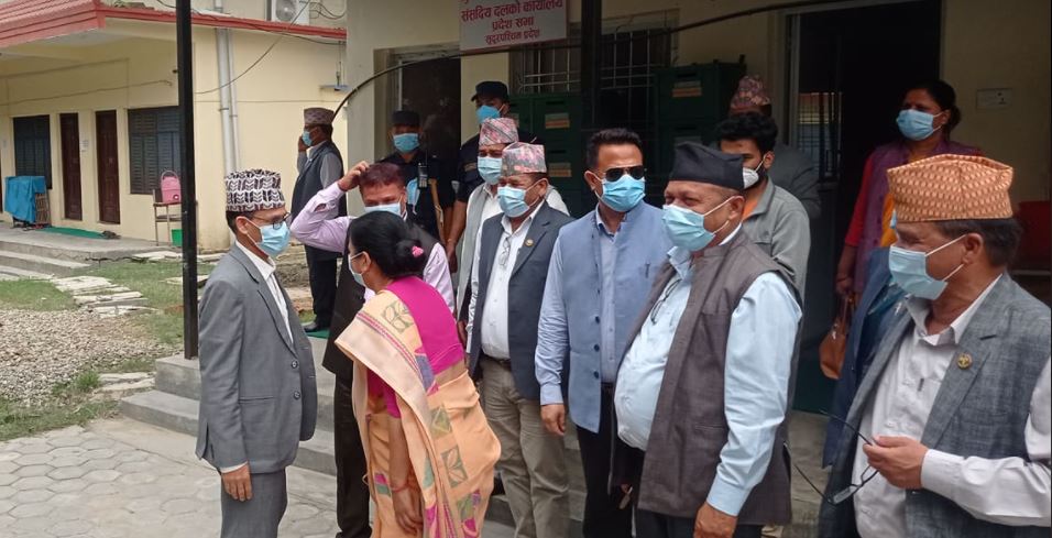 विश्वासको मत नदिने एमालेका ७ प्रदेशसभा सदस्यलाई स्पष्टीकरण