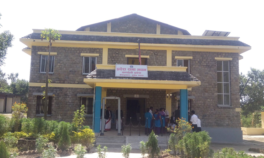 प्रतिपक्षी दल एमालेको अबरोधका कारण कर्णाली प्रदेशसभाको बैठक आज पनि अबरुघ्द