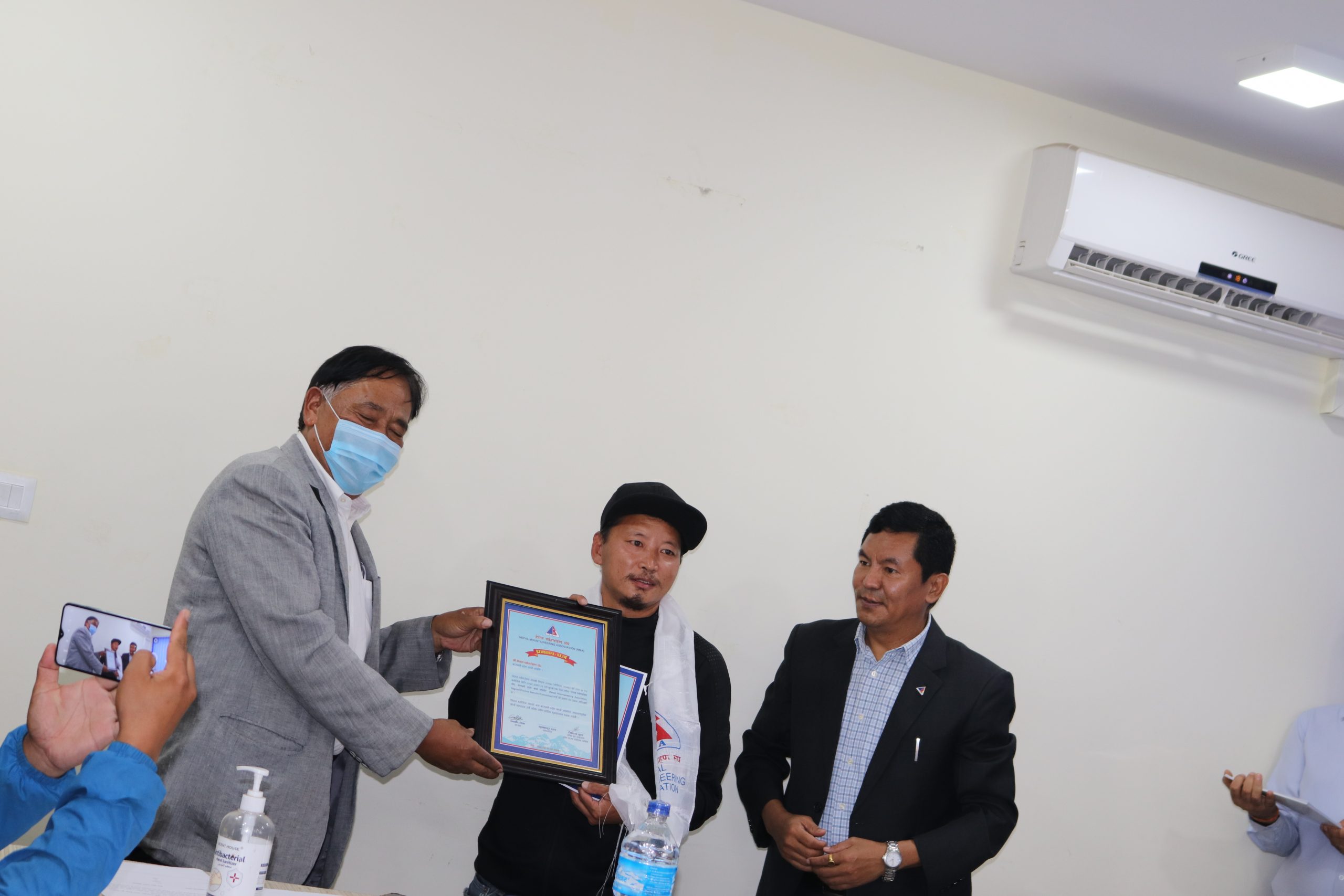 विदेशी पर्यटकहरुलाई नेपाल भित्र्याउने गरी नीतिगत निर्णय लिन सरकारसँग माग