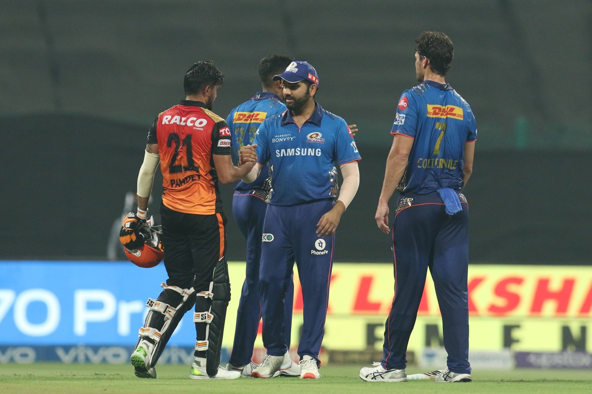 डिफन्ङि च्याम्पियन मुम्बई बाहिरियो, कोलकत्ता प्लेअफमा