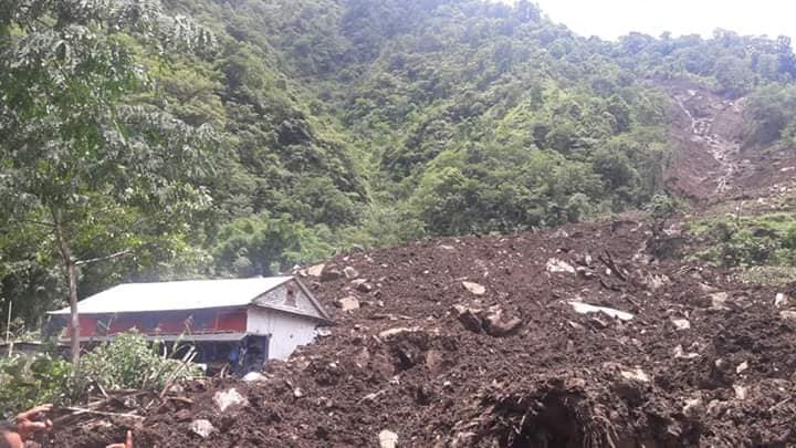 पहिरोले संखुवासभाको भोटखोला जाने सडक अवरुद्ध