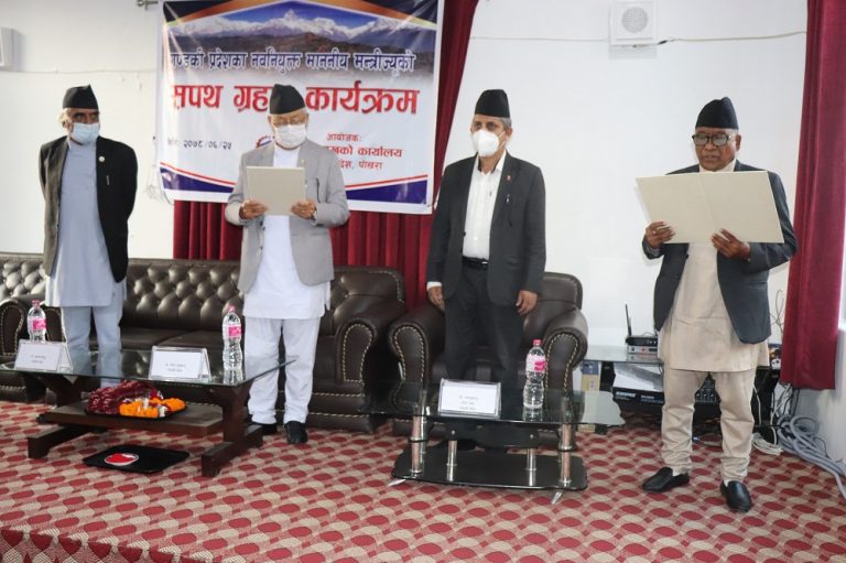 विना विभागीय मन्त्री विश्वकर्माले लिए शपथ
