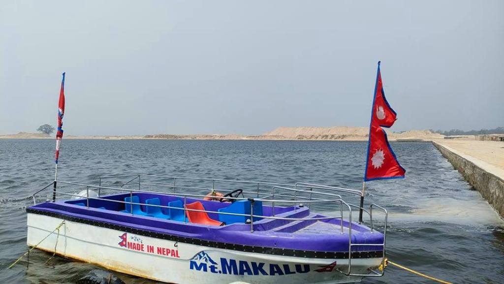 मानव निर्मित भरत तालमा आन्तरिक पर्यटकको चाप