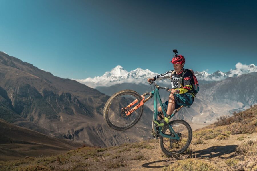 पर्यटन प्रर्वद्धनका लागि कञ्चनजंजा देखि हिल्सासम्मको एकल साइकिल यात्रा