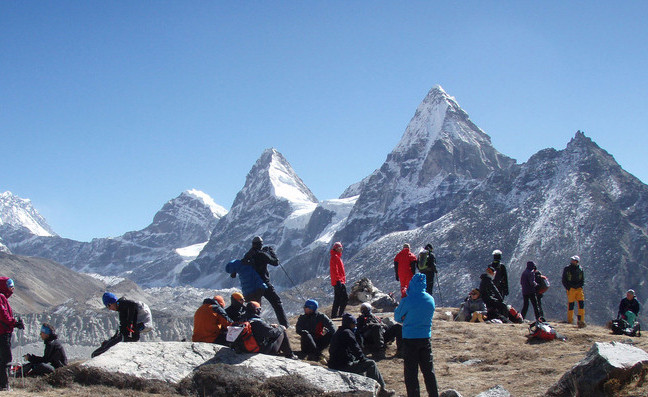 पर्यटकीय याम सुरु भएसँगै सगरमाथा क्षेत्र खुम्बुमा बाह्य पर्यटक आउने क्रम सुरु