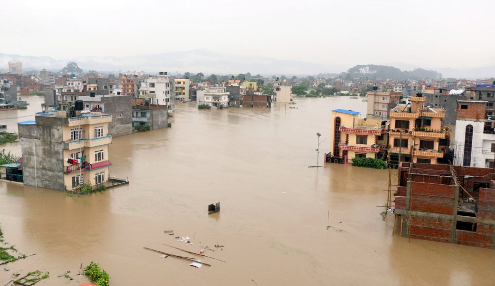 मनोहरा खोलाको कटानले बस्ती जोखिममा