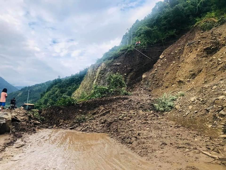 पासाङल्हामु राजमार्ग अबरुद्ध