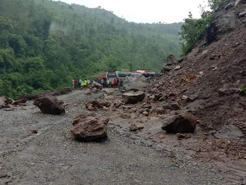 कर्णाली राजमार्ग अवरुद्ध