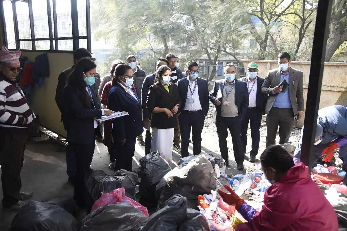 महानगरपालिकाले कान्ति बाल अस्पतालको फोहोर नउठाउने