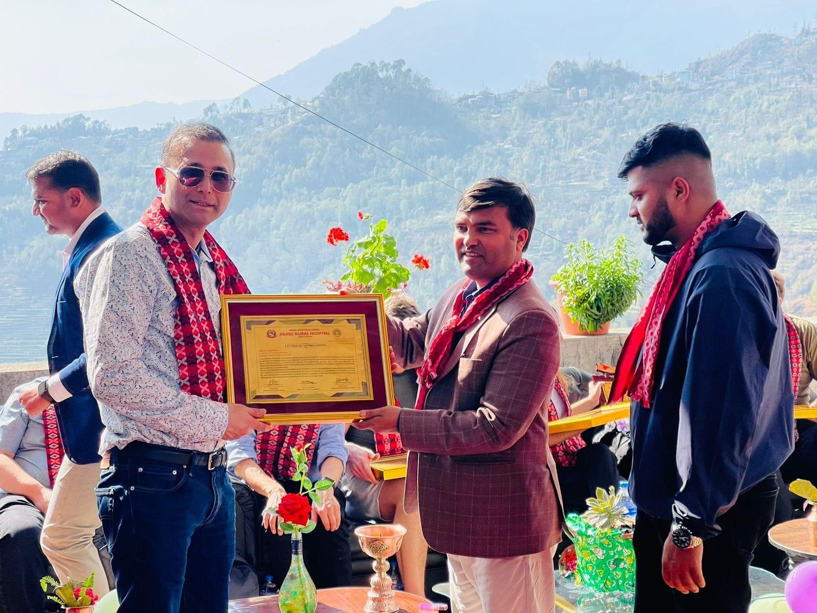 नेप्लिज डक्टर एसोसिएसन युकेव्दारा ग्रामीण अस्पतालका लागि स्वास्थ्य सामग्री प्रदान