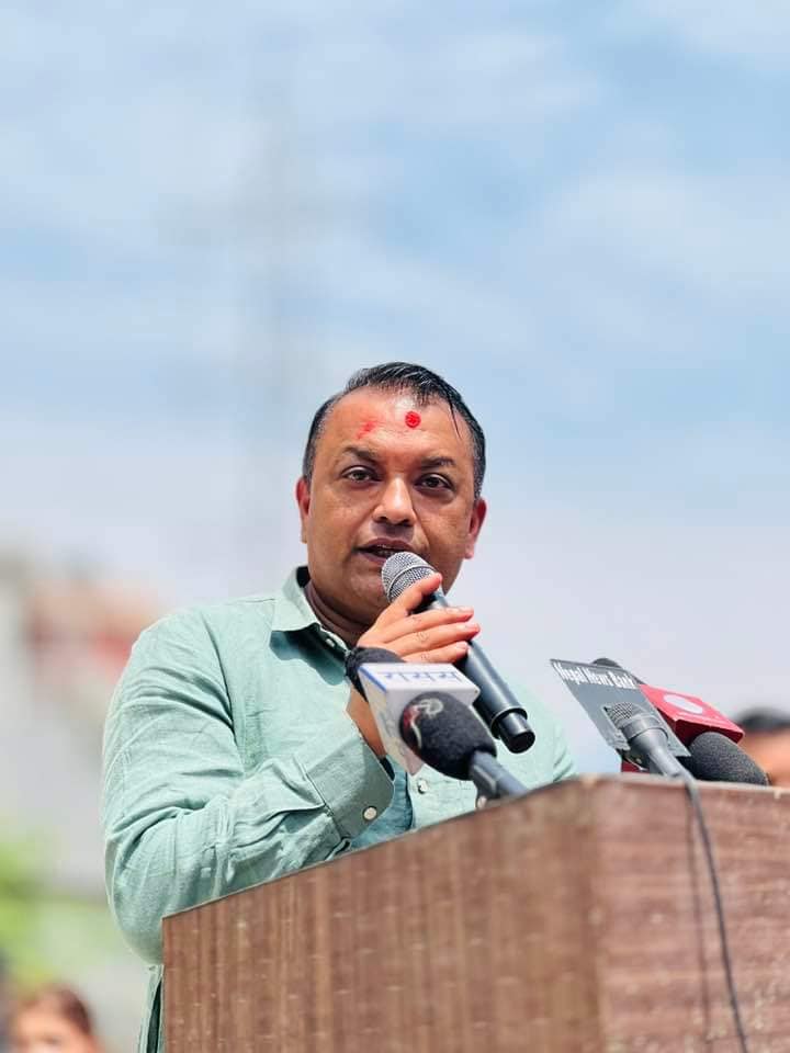 स्वास्थ्य बीमाबारे प्रधानमन्त्रीलाई बुझाउनै सकिएन : गगन थापा