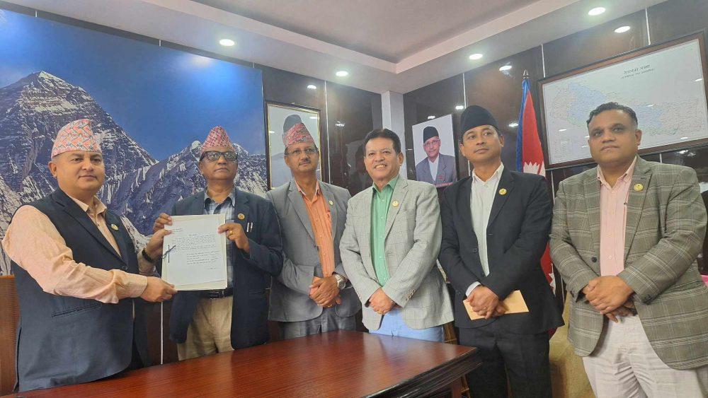 बागमती सरकारबाट बाहिरियो एमाले