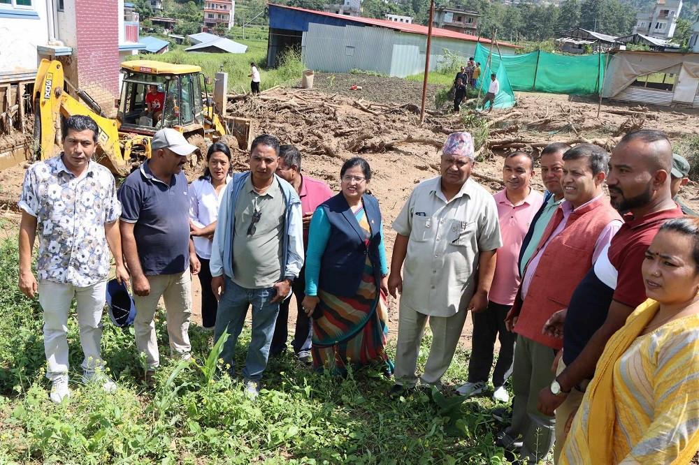 सुर्यविनायक नगरपालिकाका जनप्रतिनिधिद्वारा बाढी पहिरोको क्षतिको स्थलगत निरीक्षण
