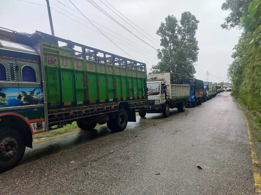 अझै खुलेन कान्ति लोकमार्ग , सयौ सवारी अलपत्र