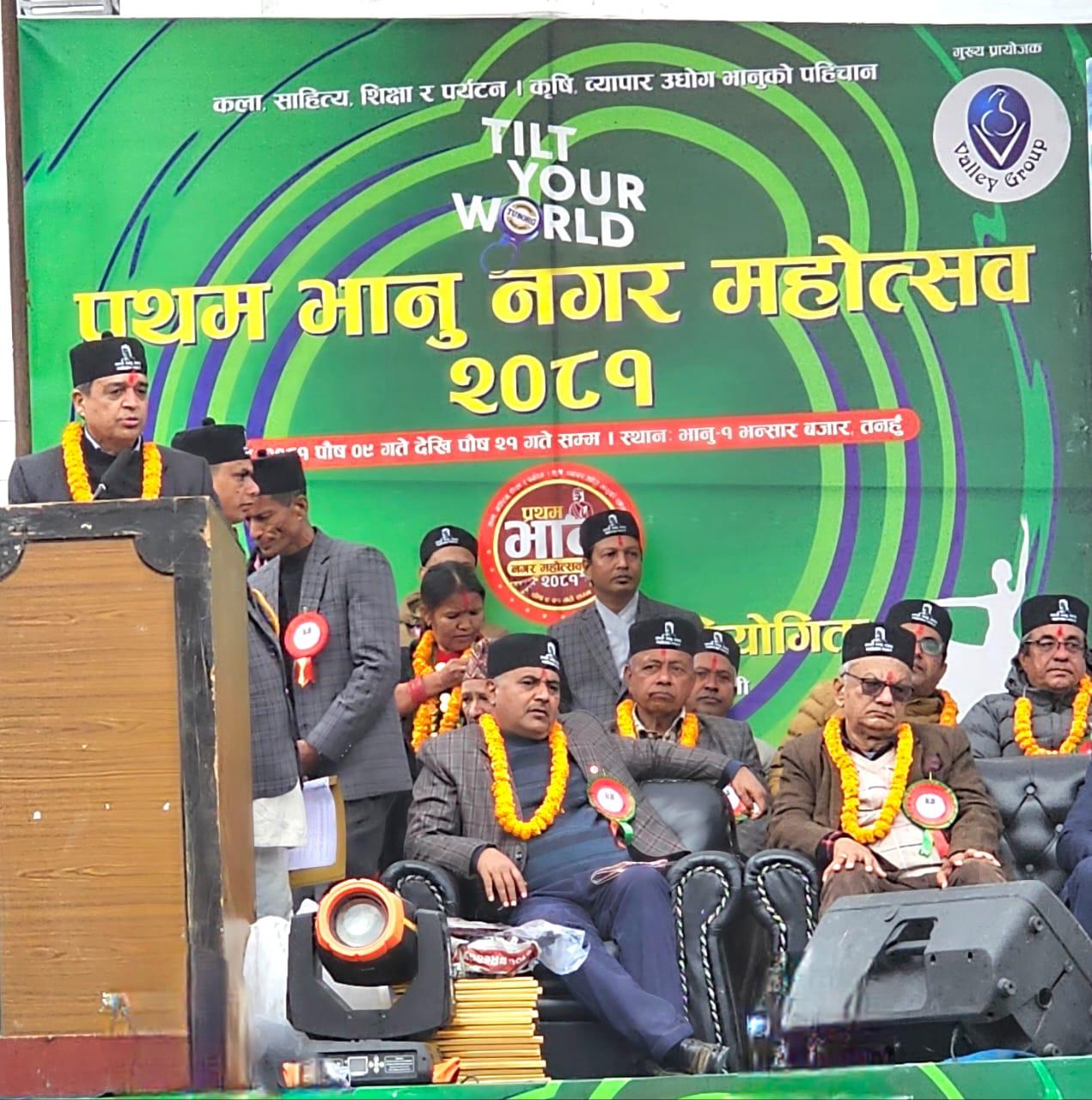 स्वदेशी पुँजीमै ठुला परियोजनामा लगानी गर्ने क्षमता बढेको भन्दै महासंघ अध्यक्ष ढकालद्वारा उत्पादनशील क्षेत्रमा आयोजना प्रस्ताव गर्न स्थानीय उद्यमीहरूलाई आह्वान