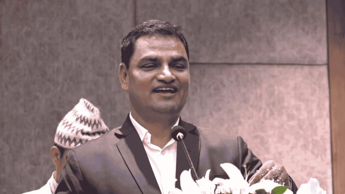 चिकित्सक र नर्सहरुको पारिश्रमीक बढाउने तयारी गर्दैछौँः स्वास्थ्यमन्त्री पौडेल