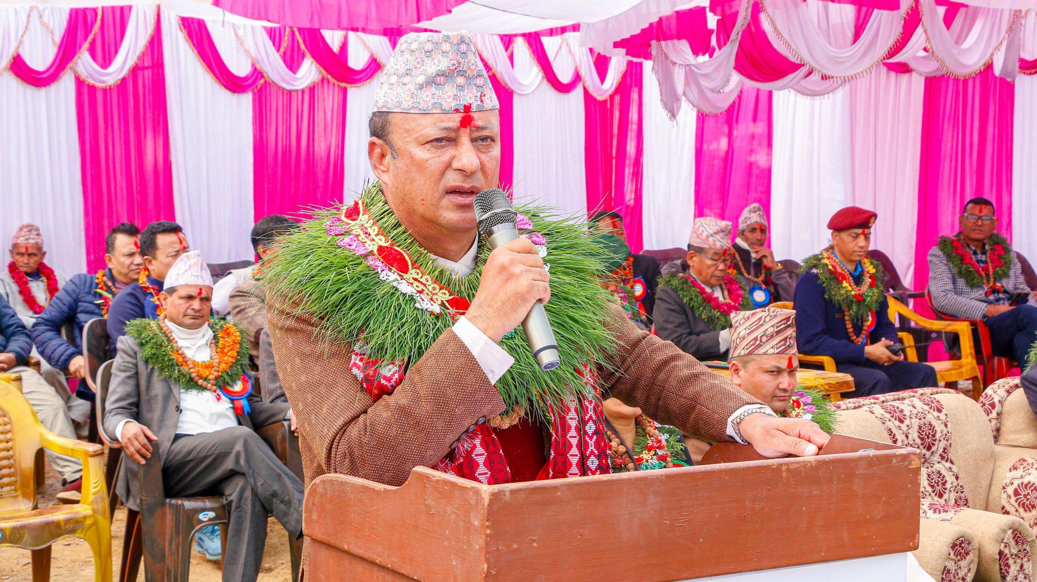 सङ्घीयतासहितको गणतन्त्रको विकल्प छैनः मन्त्री खड्का