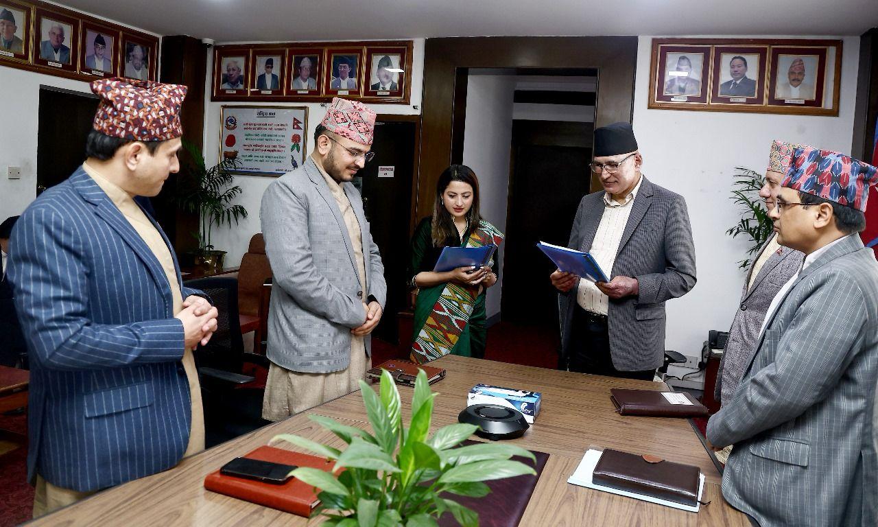 पोखरेलद्वारा सपथ ग्रहण