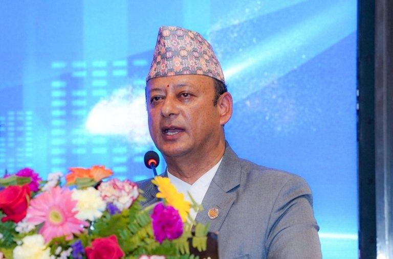 सरकार निजी क्षेत्रलाई सहज हुने गरी कानुन निर्माणमा लागेको छ : मन्त्री खड्का