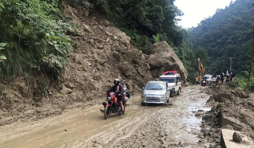 वर्षाका कारण अवरुद्ध कान्तिलोकपथ सञ्चालनमा