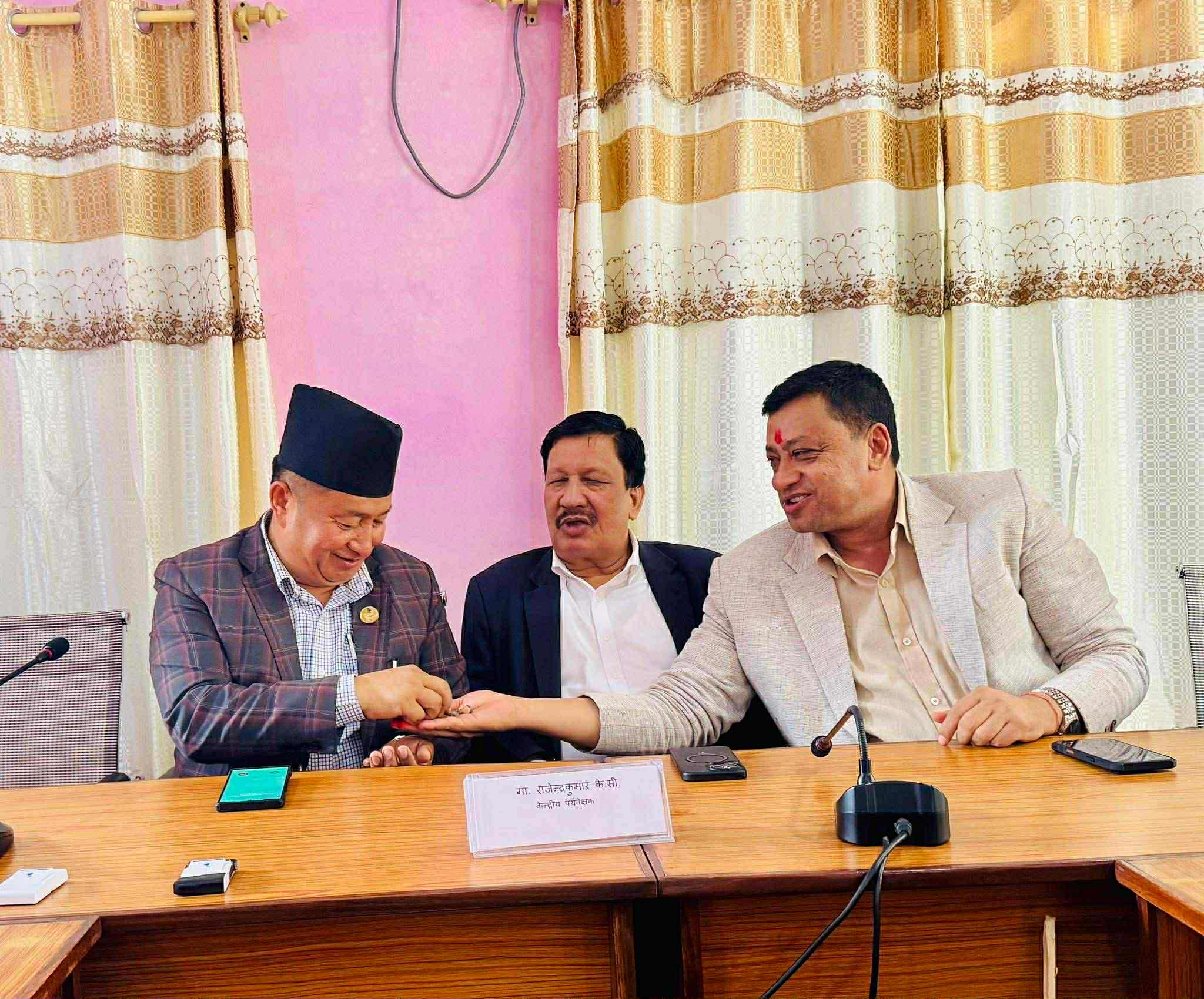 लामा विरुद्धको अविश्वास प्रस्तावबाट दुई सांसद पछि हटे