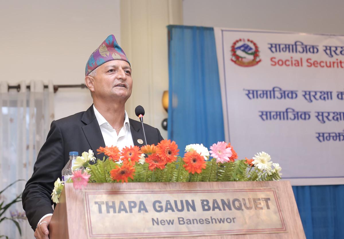 शिक्षा र स्वास्थ्य क्षेत्र निजी क्षेत्रलाई जिम्मा दिनु संविधानको भावना विपरित: बार अध्यक्ष डा. मिश्र